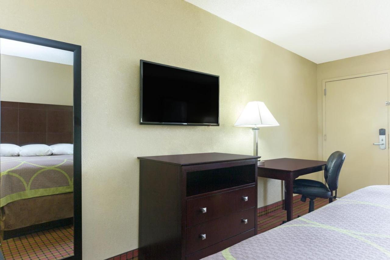 Super 8 By Wyndham Ruston Motel Buitenkant foto